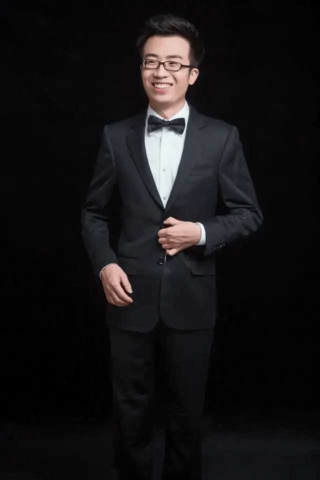 哈游看好的90后要上市敲钟了瓦力棋牌卖成人卡片年入3亿米(图5)