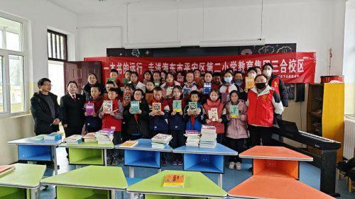 胡满丽为青海学子捐“心灵成长图书馆”瓦力棋牌游戏“阅读”播撒疗愈的种子：(图5)